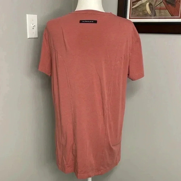 Alphalete Men's L Short Sleeve Pink Lightweight Stretch Badge Logo Crew T-Shirt - Picture 2 of 6
